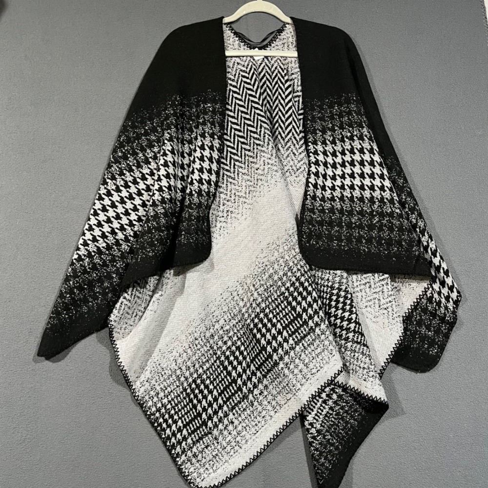 Apt 9 Poncho Wrap Women One Size Black White Houndstooth Herringbone Ruana Cape